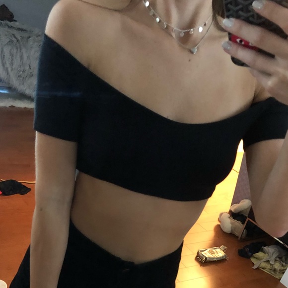 LF Tops - LF Off the Shoulder Crop